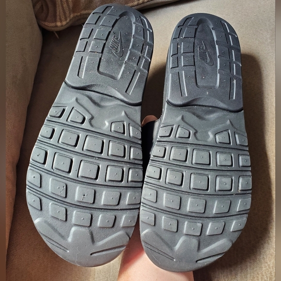 Nike Air Max Camden Slide BQ4626-003 In Black Size Mens 11 - Picture 9 of 9